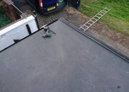 Flat rubber roof derby